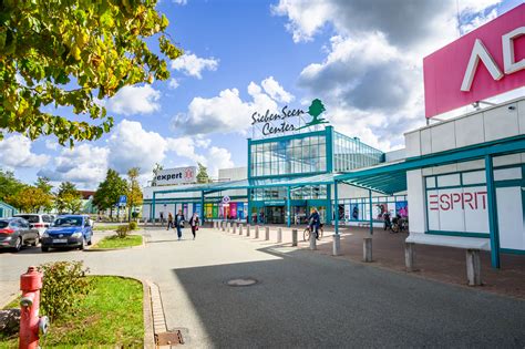 Geschäfte im Sieben Seen Center , Schwerin .